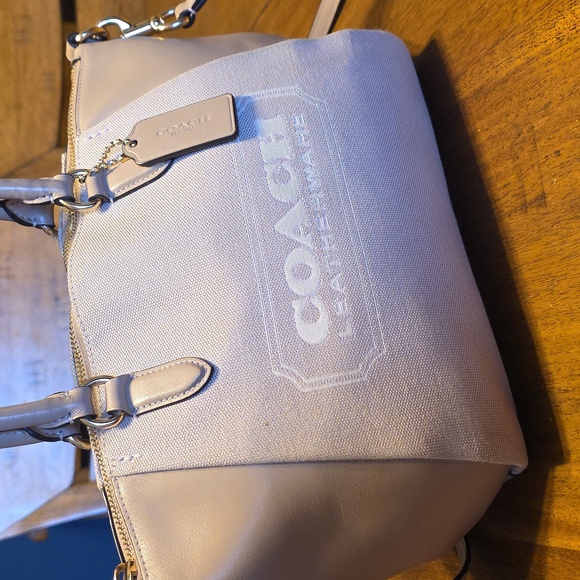 Coach Badge Jacquard Elise Satchel. - Picture 15 of 16